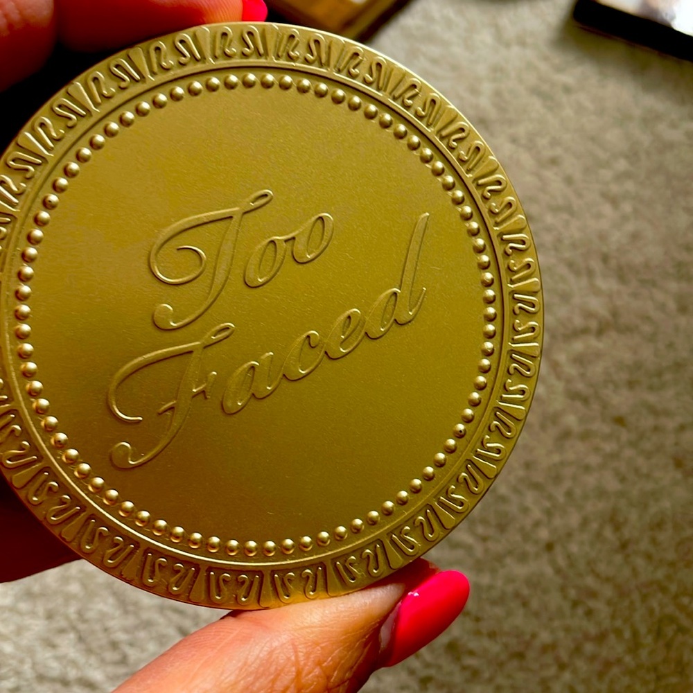 Too faces bronzer